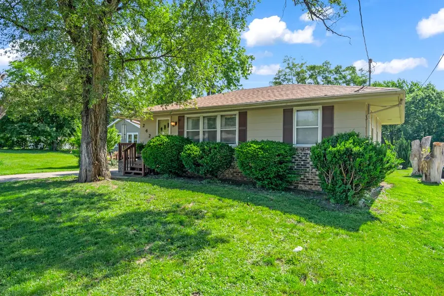 2425 E 42nd Street, Des Moines, IA 50317 - #2