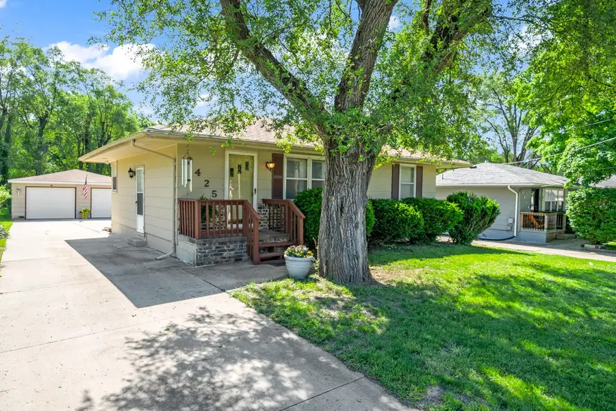 2425 E 42nd Street, Des Moines, IA 50317 - #3