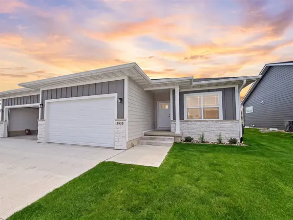 2935 Lake Hill Drive, Des Moines, IA 50320