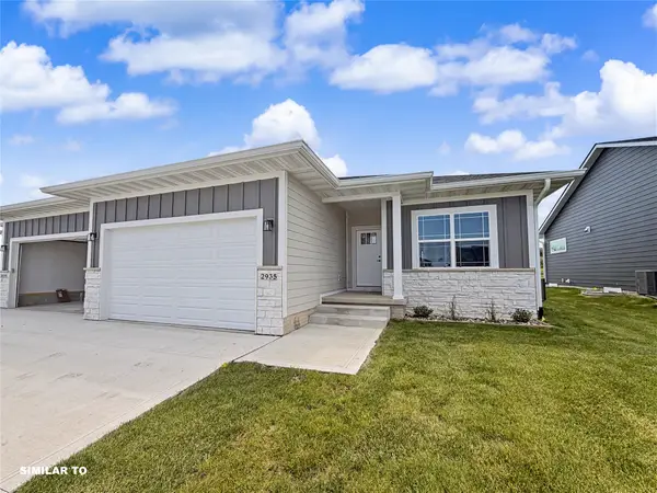 2939 Lake Hill Drive, Des Moines, IA 50320