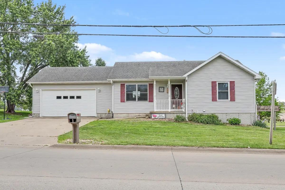 304 15th Avenue E, Oskaloosa, IA 52577 - #1