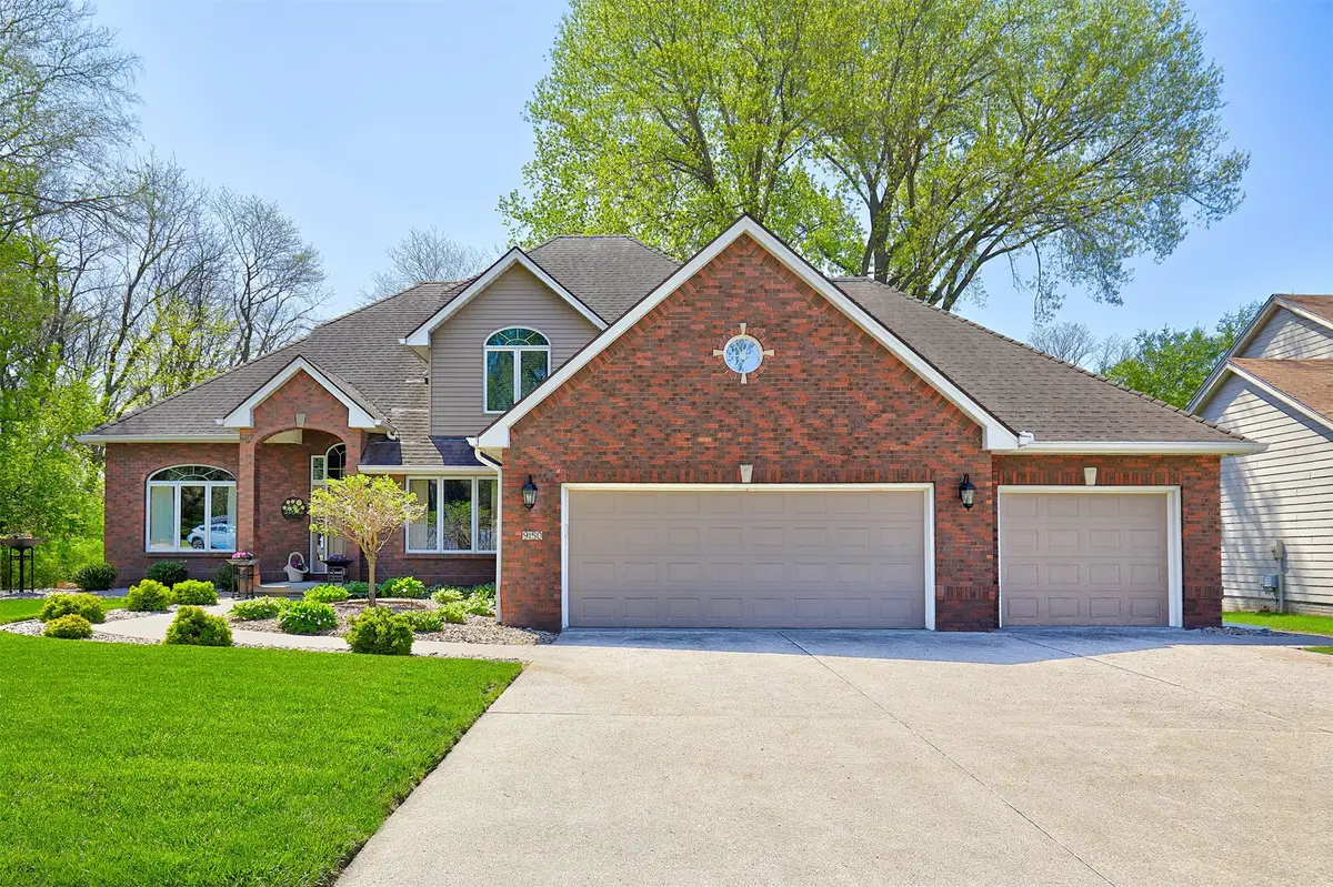 9150 Aurora Avenue, Urbandale, IA 50322 - #1