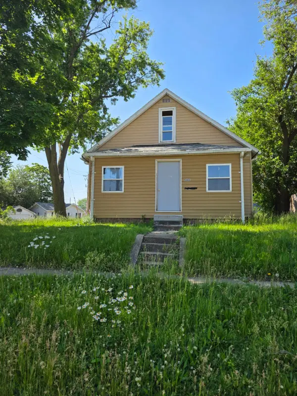 1843 Walker Street, Des Moines, IA 50316