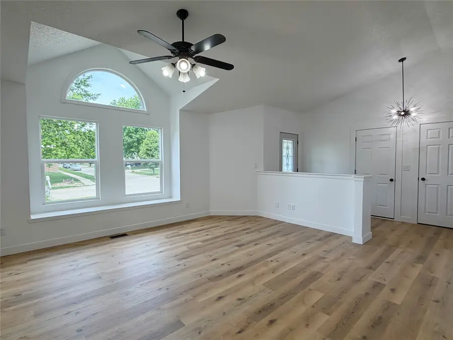 3635 E 43rd Court, Des Moines, IA 50317 - #3