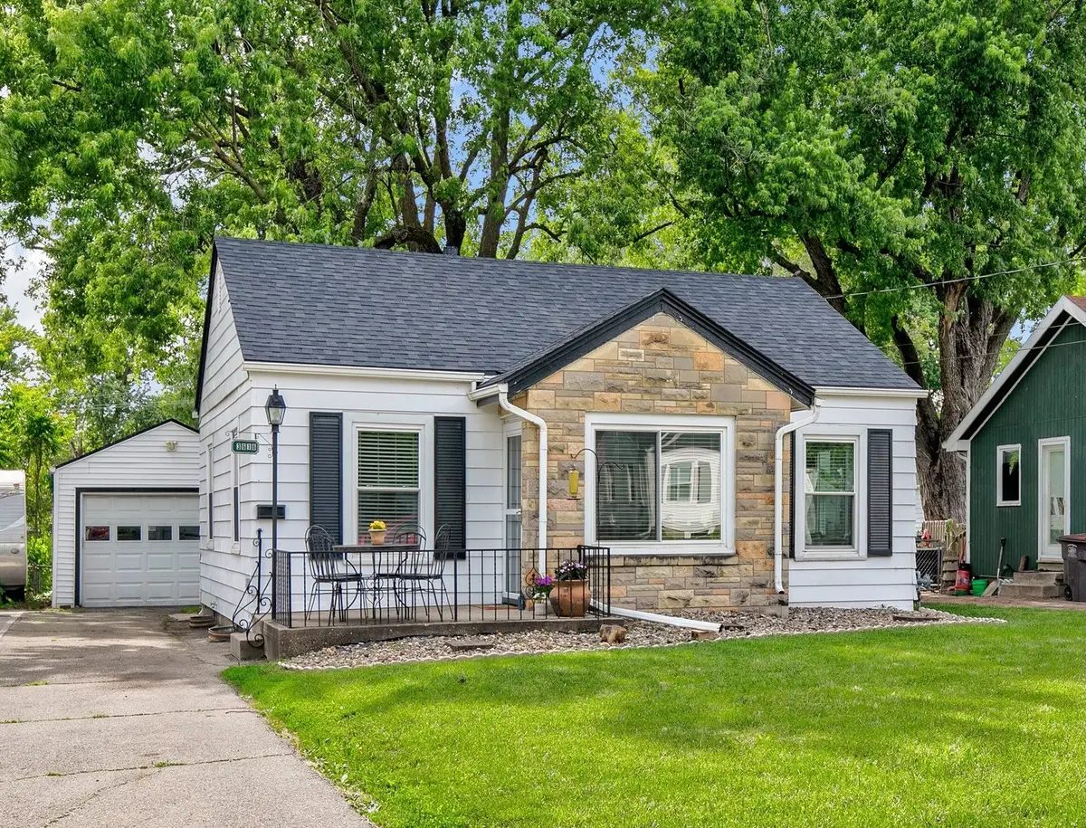 3616 37th Street, Des Moines, IA 50310 - #1