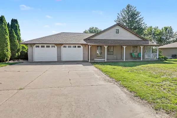 104 Delft Drive, Pella, IA 50219