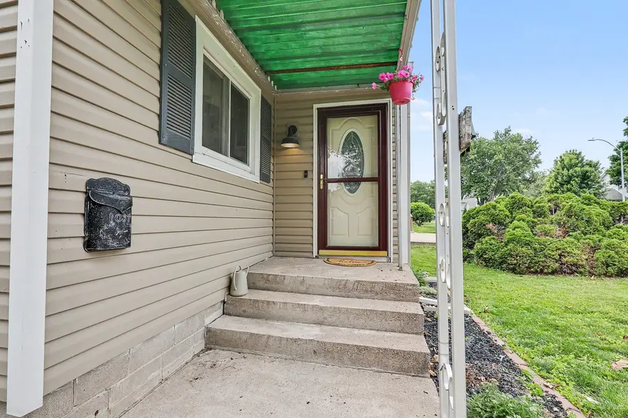 405 E 3rd Street, Pella, IA 50219 - #2