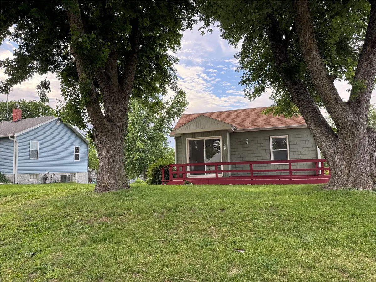 1024 S 3rd Avenue E, Newton, IA 50208 - #1