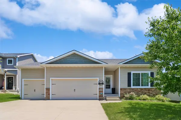 1215 Blue Bonnet Drive, Carlisle, IA 50047