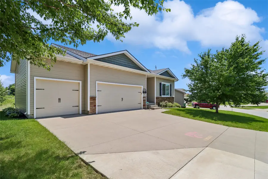 1215 Blue Bonnet Drive, Carlisle, IA 50047 - #2