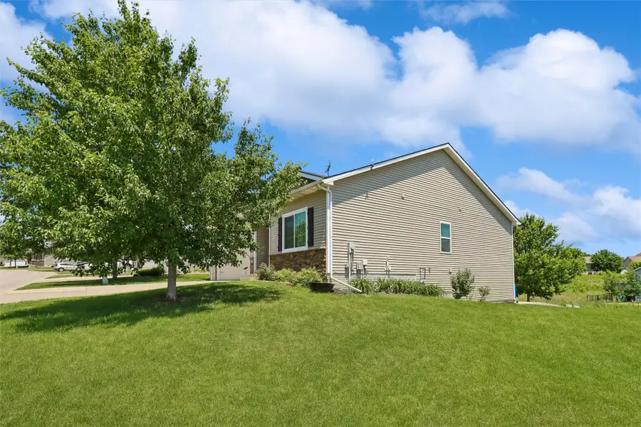 1215 Blue Bonnet Drive, Carlisle, IA 50047 - #3