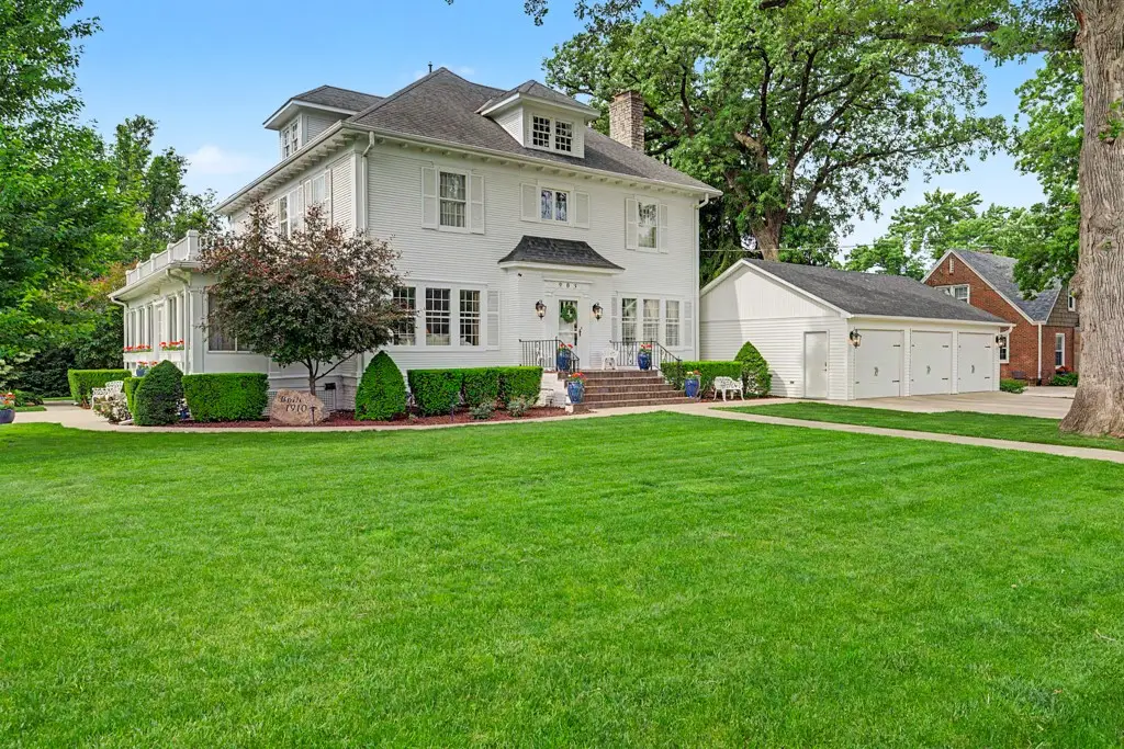 905 S 6th Avenue W, Newton, IA 50208 - #1