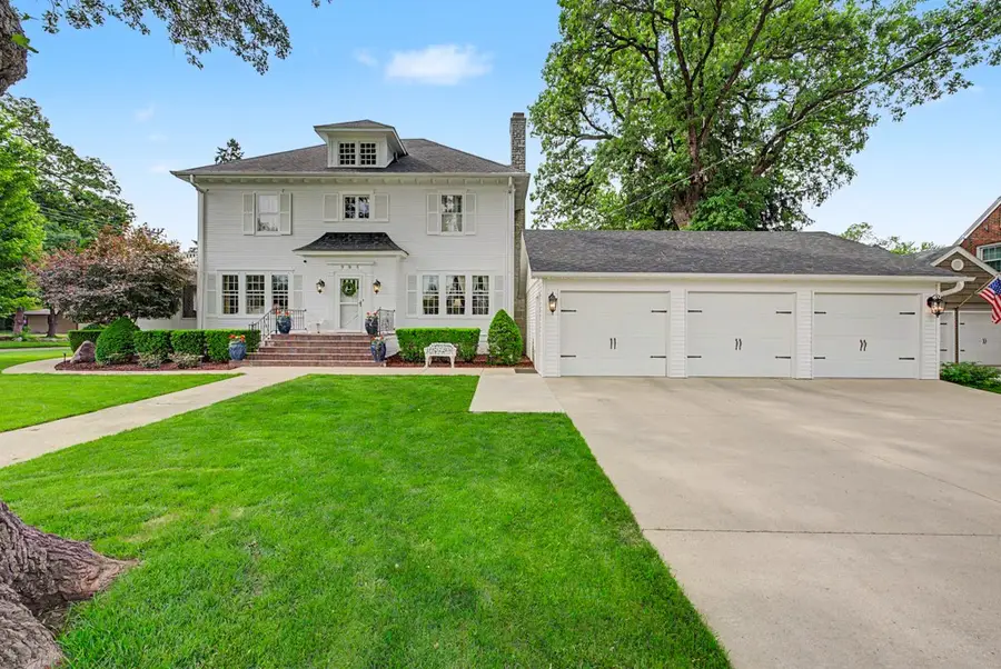 905 S 6th Avenue W, Newton, IA 50208 - #2
