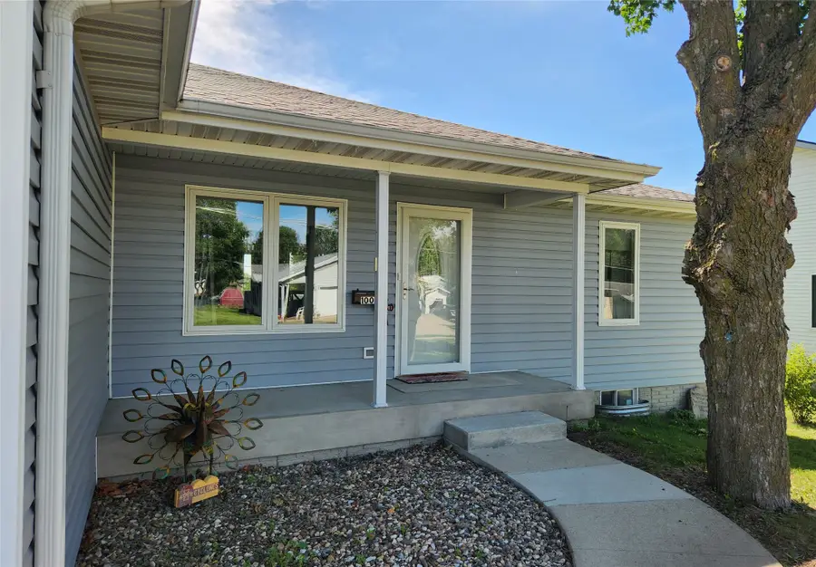 1009 N Harlan Street, Knoxville, IA 50138 - #2