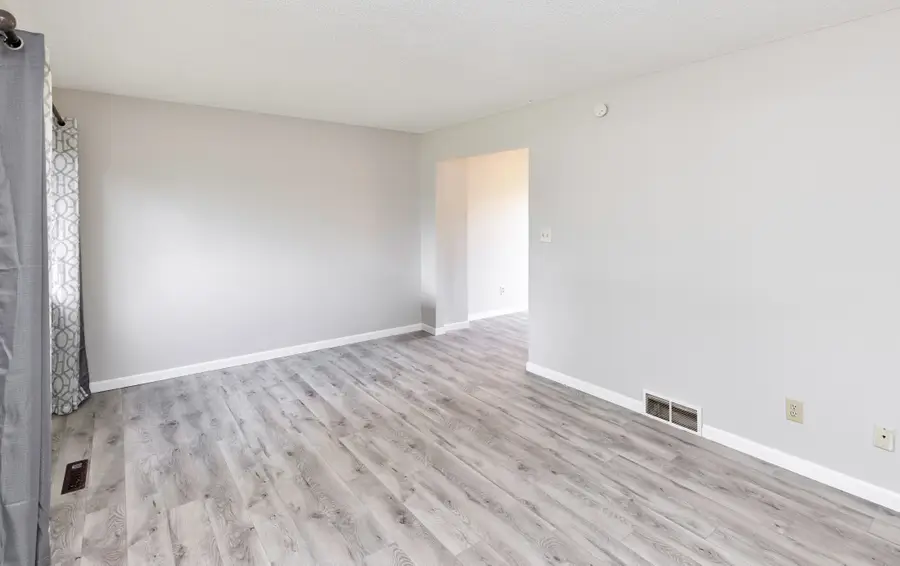 712 E Rose Avenue, Des Moines, IA 50315 - #2