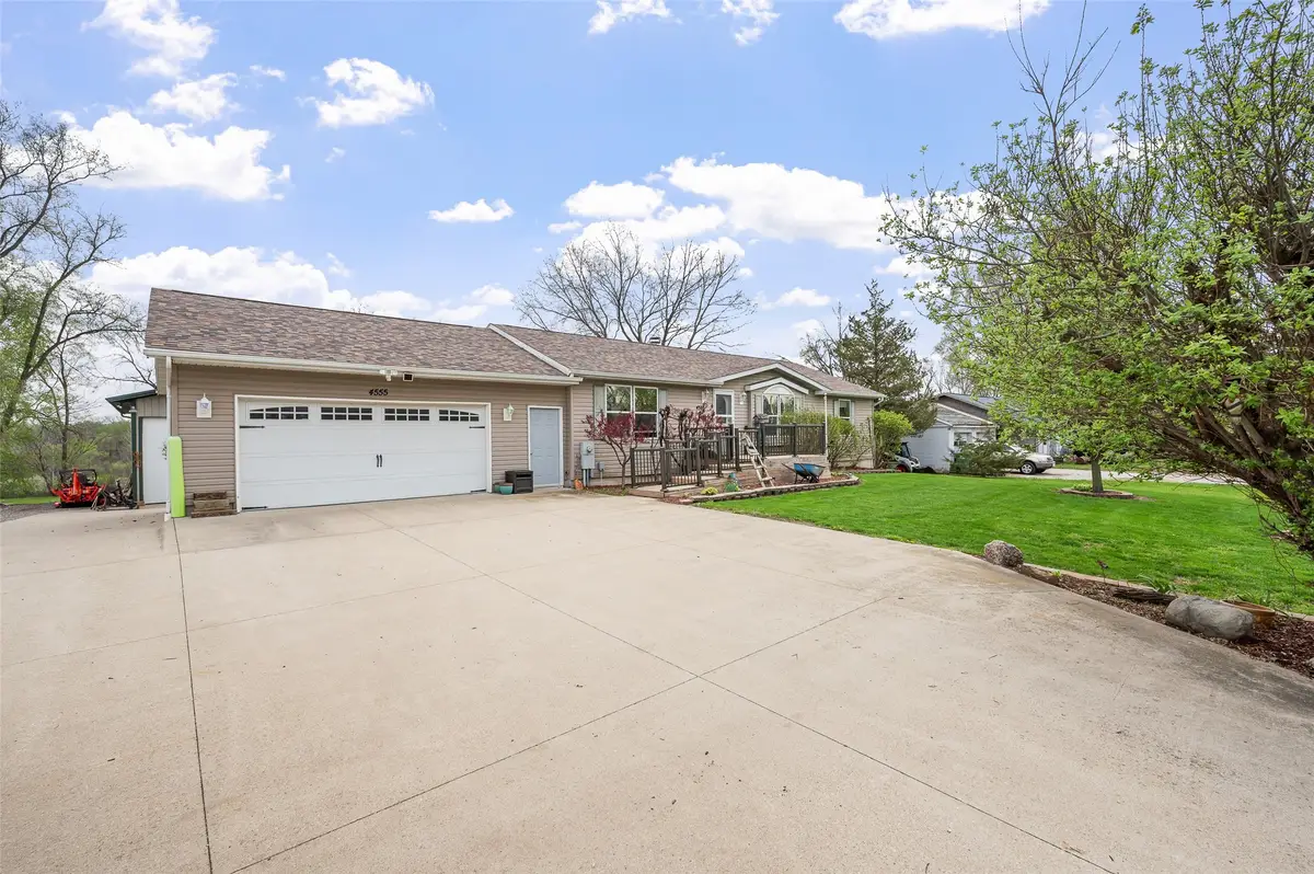 4555 NE 34th Court, Des Moines, IA 50317 - #1