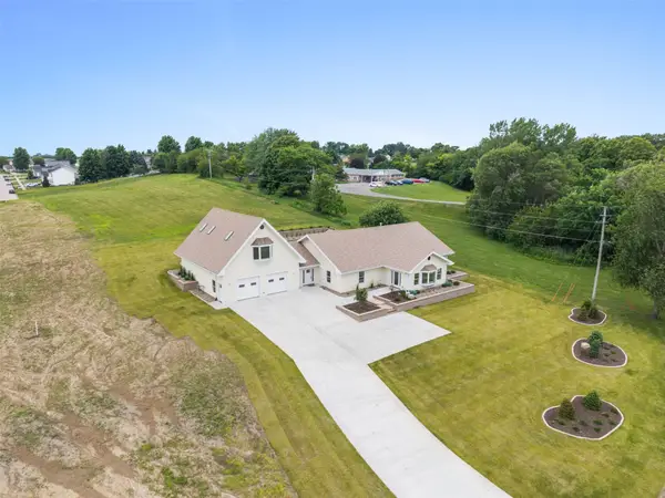 1805 S 8th Avenue E, Newton, IA 50208