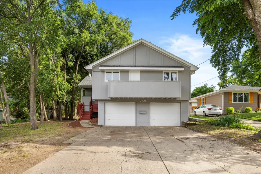 2705 Fairlawn Drive, West Des Moines, IA 50265 - #2