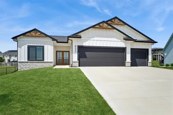 855 Augusta Court, Waukee, IA 50263