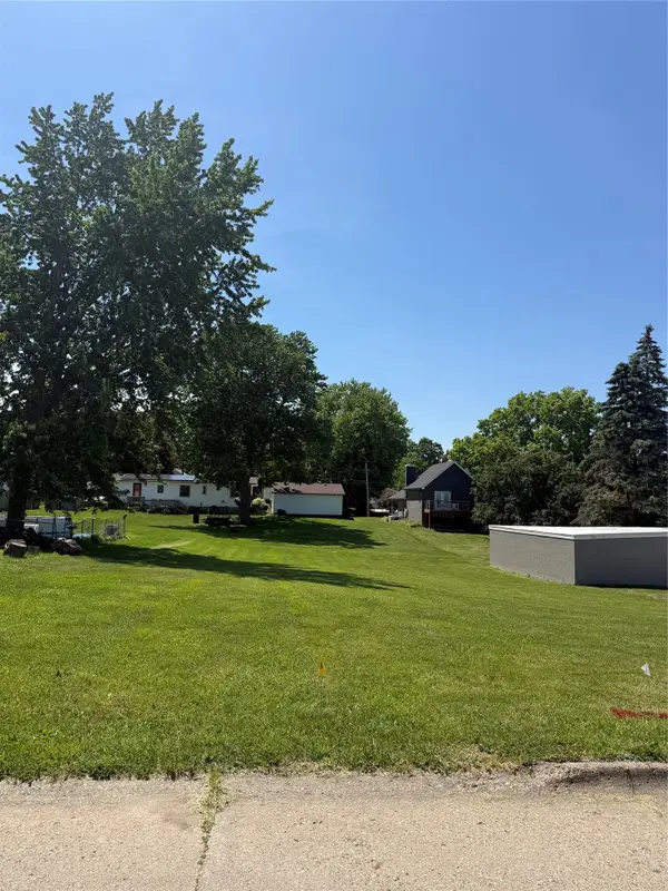 125 E 11th Street S, Newton, IA 50208