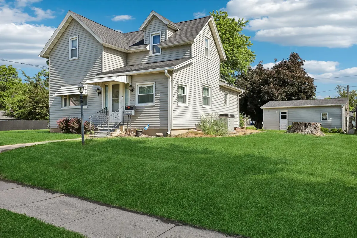 1317 3rd Avenue, Grinnell, IA 50112 - #1