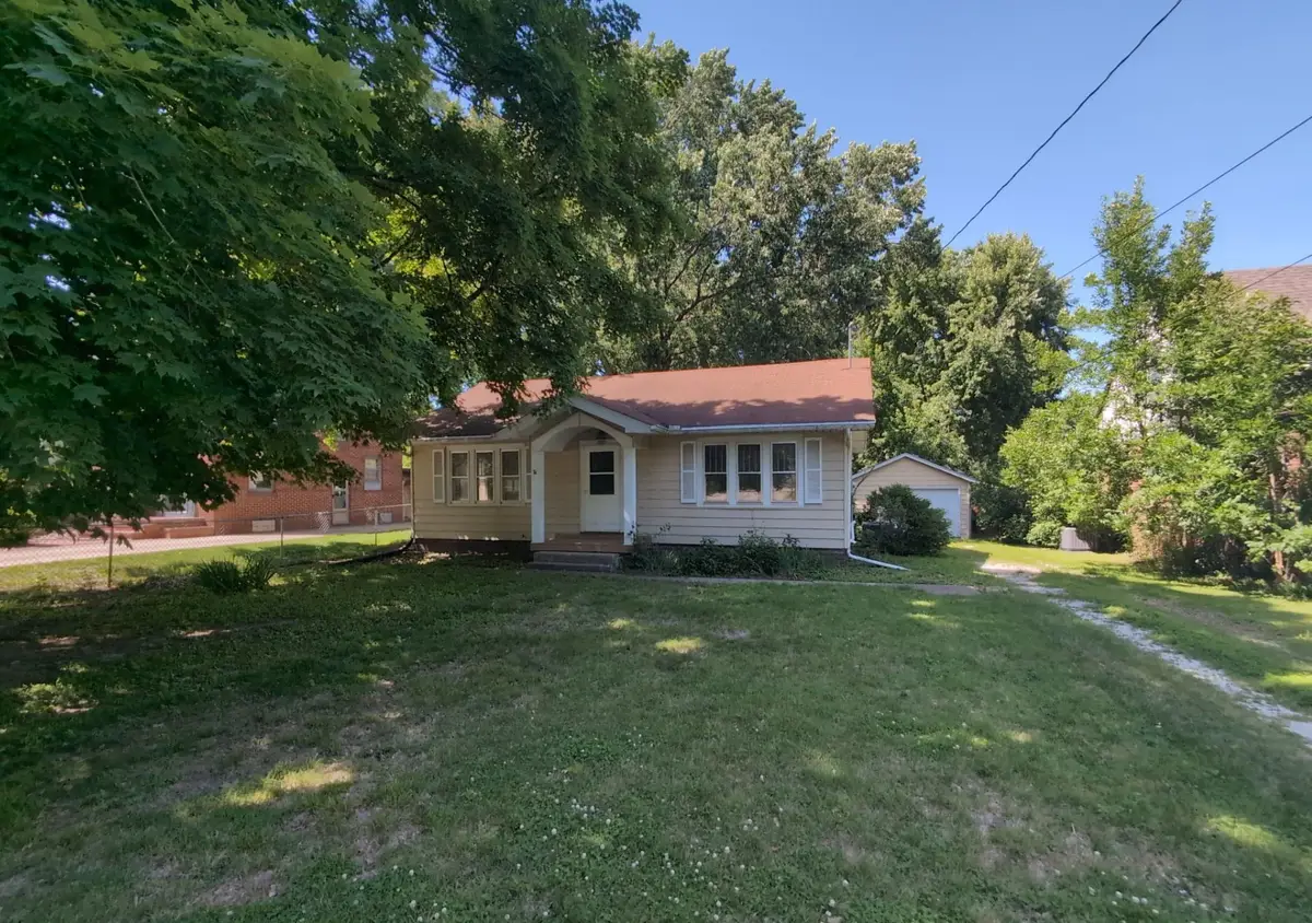 3827 Adams Avenue, Des Moines, IA 50310 - #1