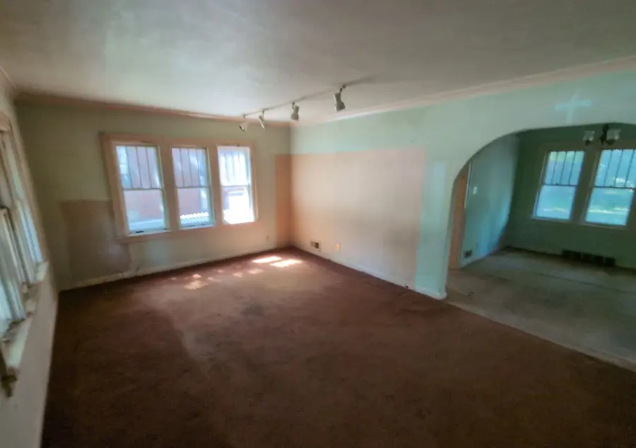 3827 Adams Avenue, Des Moines, IA 50310 - #2