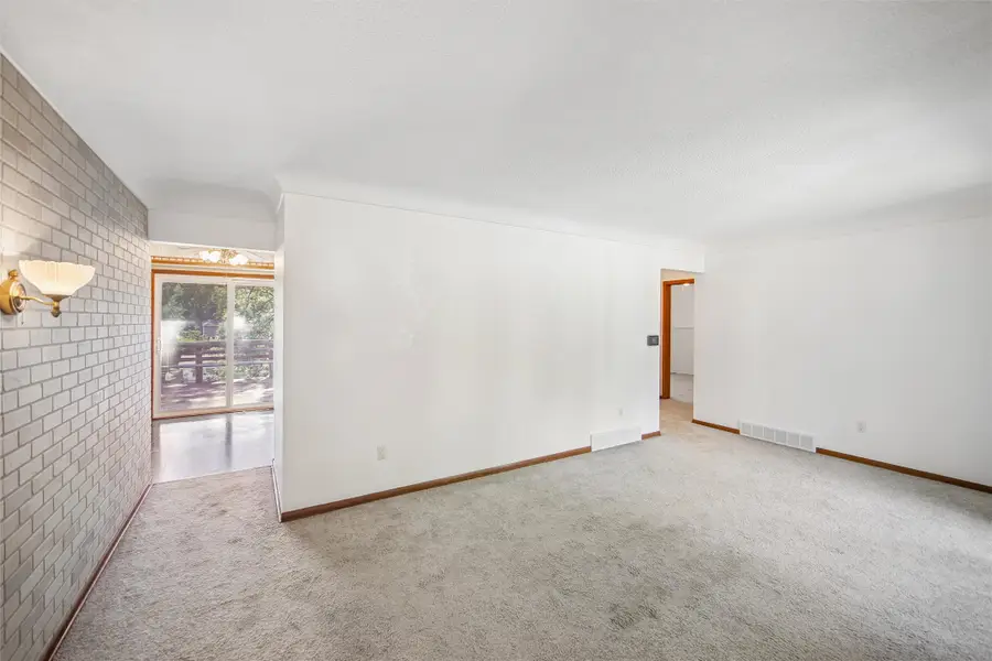 3233 Linworth Lane, Des Moines, IA 50315 - #3