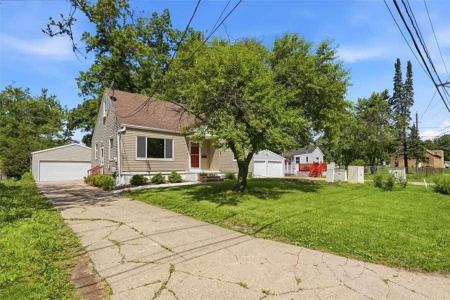 2214 50th Street, Des Moines, IA 50310 - #2