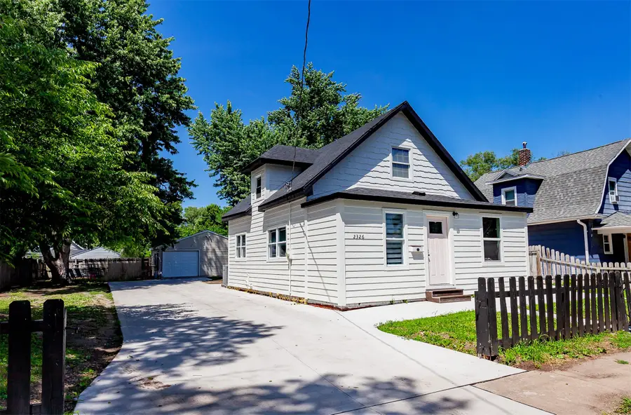 2326 Des Moines Street, Des Moines, IA 50317 - #2