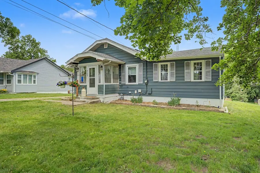 3102 E Tiffin Avenue, Des Moines, IA 50317 - #3