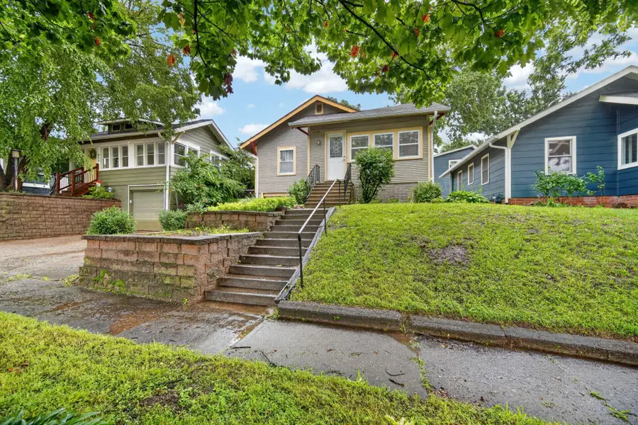 855 41st Street, Des Moines, IA 50312 - #2