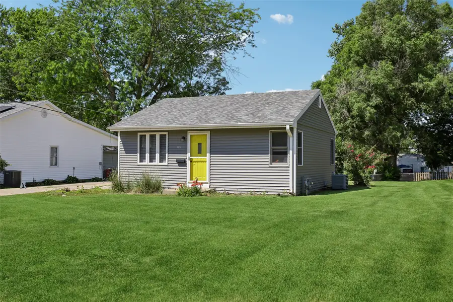 601 E 23rd Street S, Newton, IA 50208 - #3