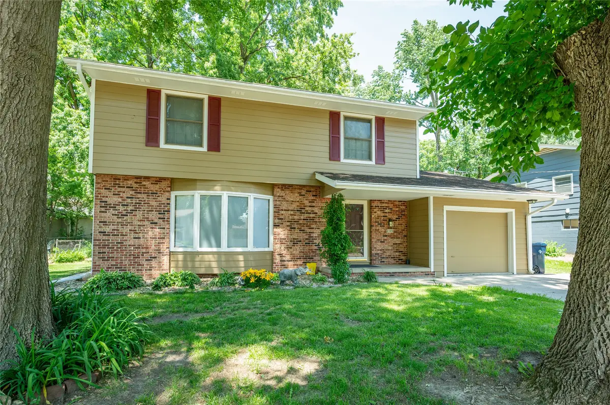 8505 Ridgemont Drive, Urbandale, IA 50322 - #1