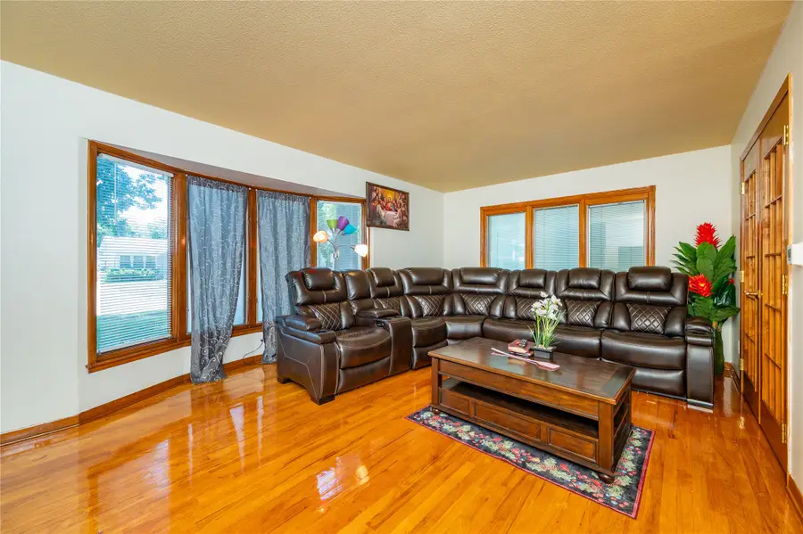 8505 Ridgemont Drive, Urbandale, IA 50322 - #3