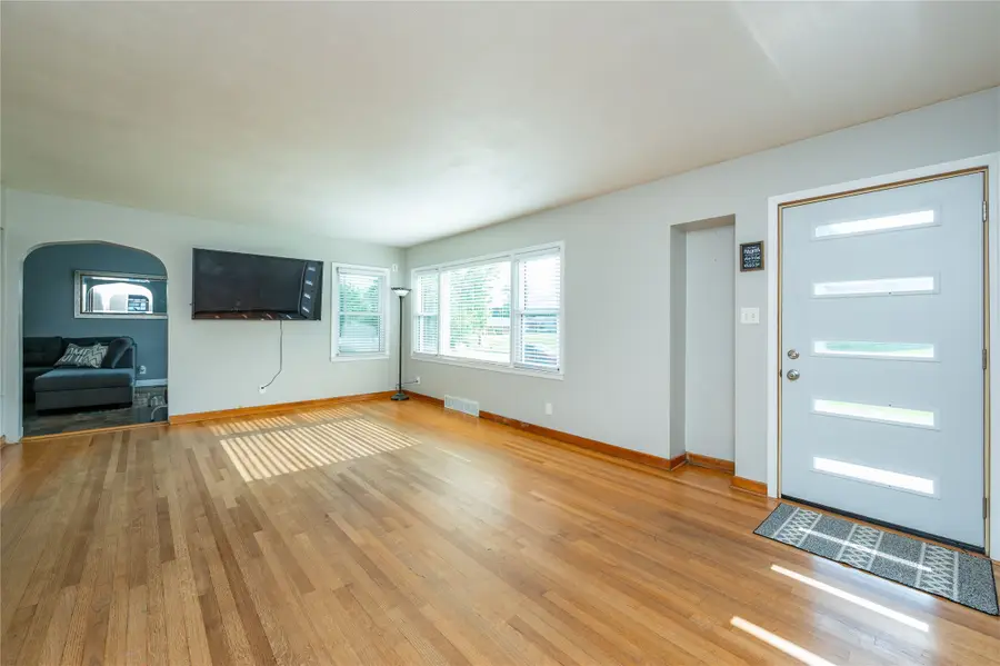 6110 SW 12th Street, Des Moines, IA 50315 - #3