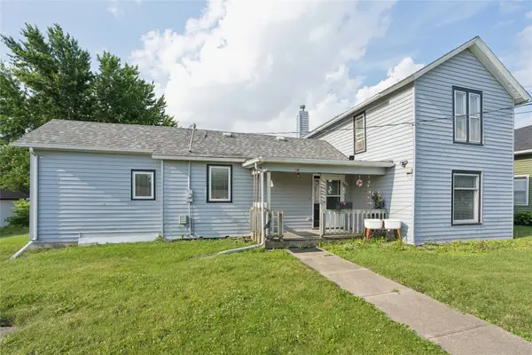 611 N 3rd Avenue E, Newton, IA 50208