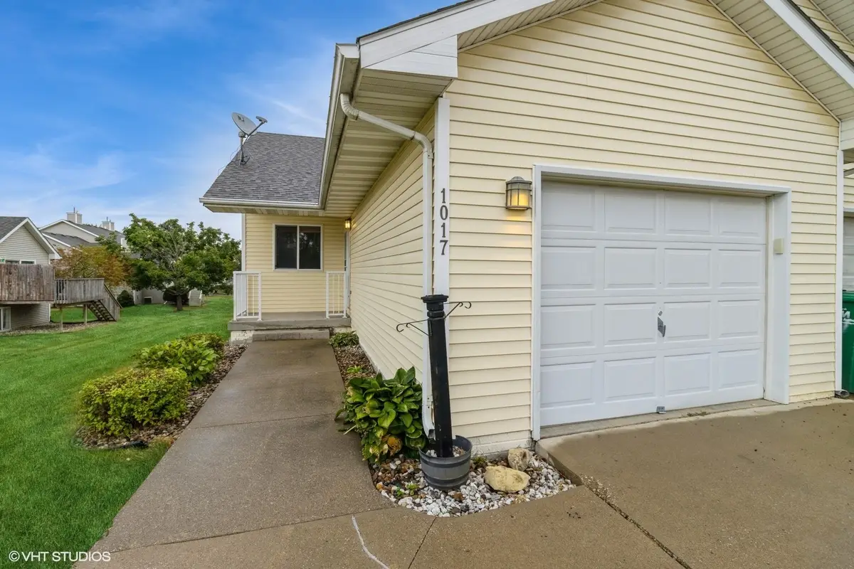1017 10th Avenue Nw, Altoona, IA 50009 - #1