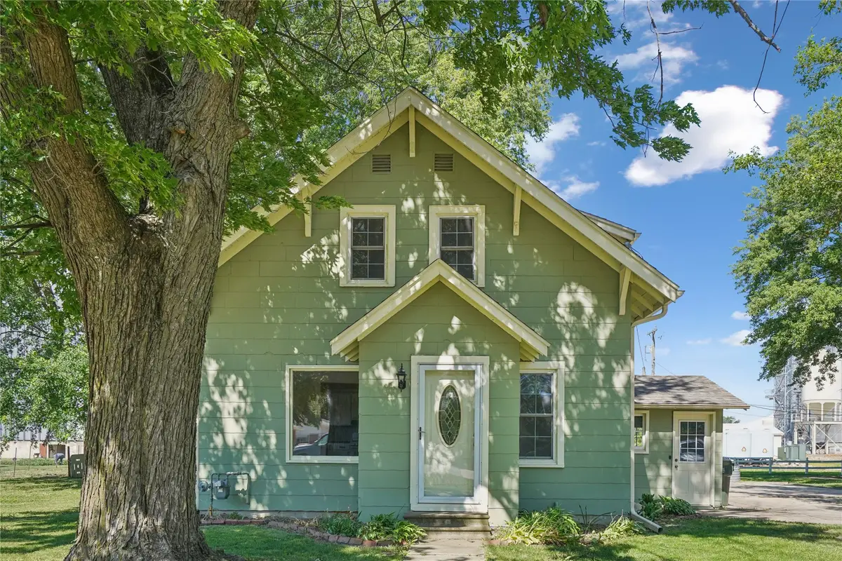 604 8th Avenue, Sully, IA 50251 - #1