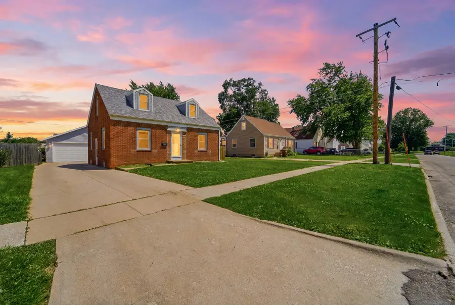 306 S 14th Avenue, Marshalltown, IA 50158 - #2