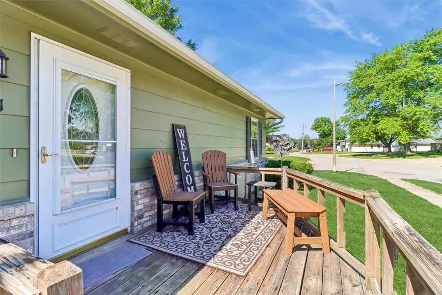 1501 N 9th Avenue Place E, Newton, IA 50208 - #3