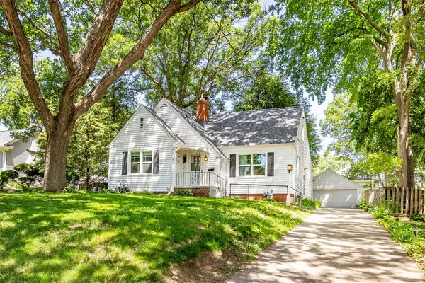 1211 46th Street, Des Moines, IA 50311