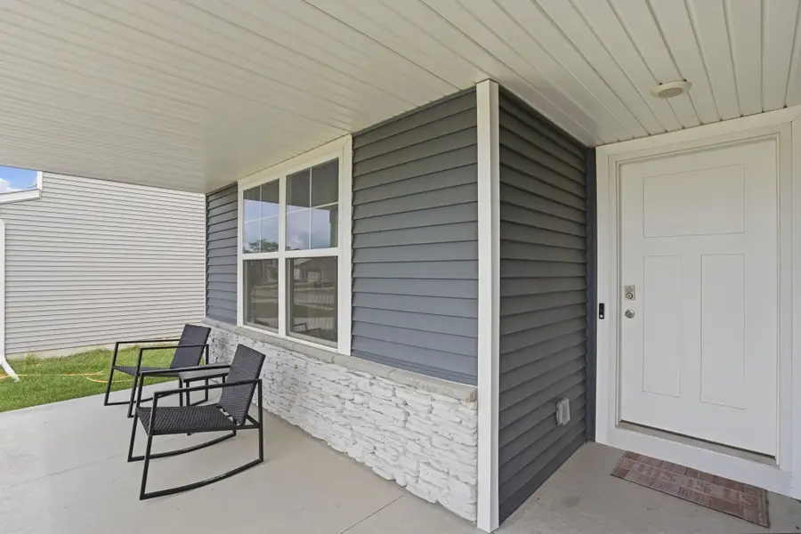 2567 SE Fox Valley Drive, West Des Moines, IA 50265 - #3
