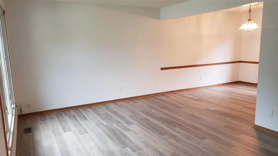4422 Palm Avenue, Des Moines, IA 50310 - #3
