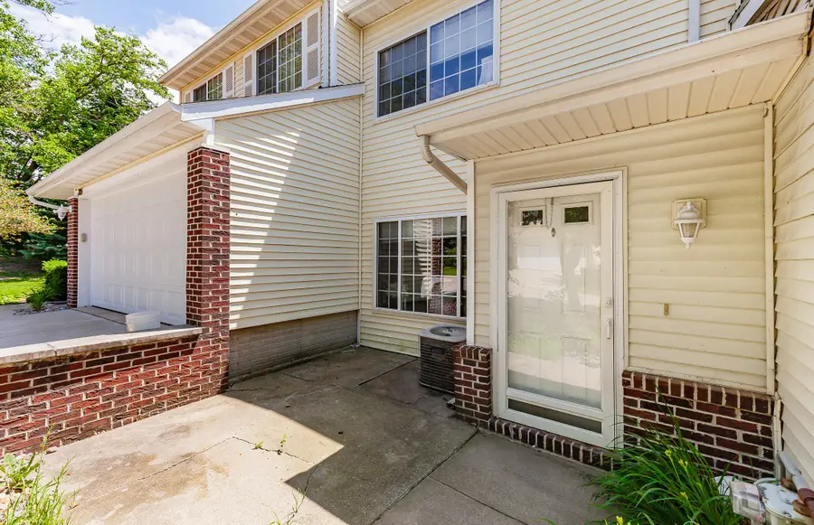 3701 Brook Ridge Court #706, Des Moines, IA 50317 - #3