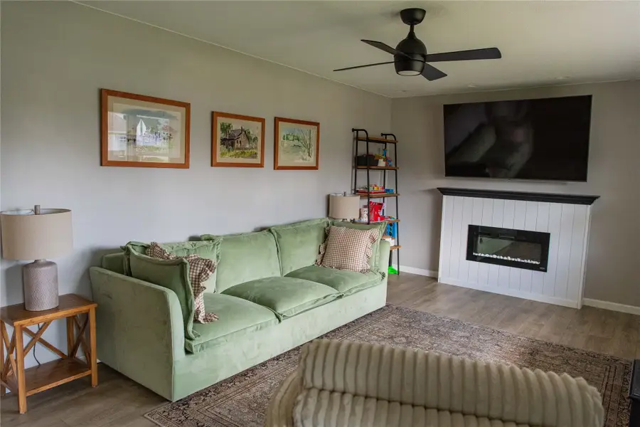 1115 Broadway Street, Pella, IA 50219 - #3