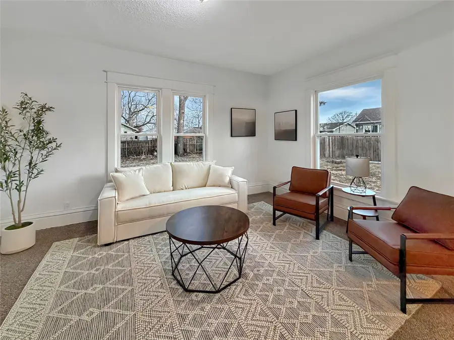 2906 Cambridge Street, Des Moines, IA 50313 - #3