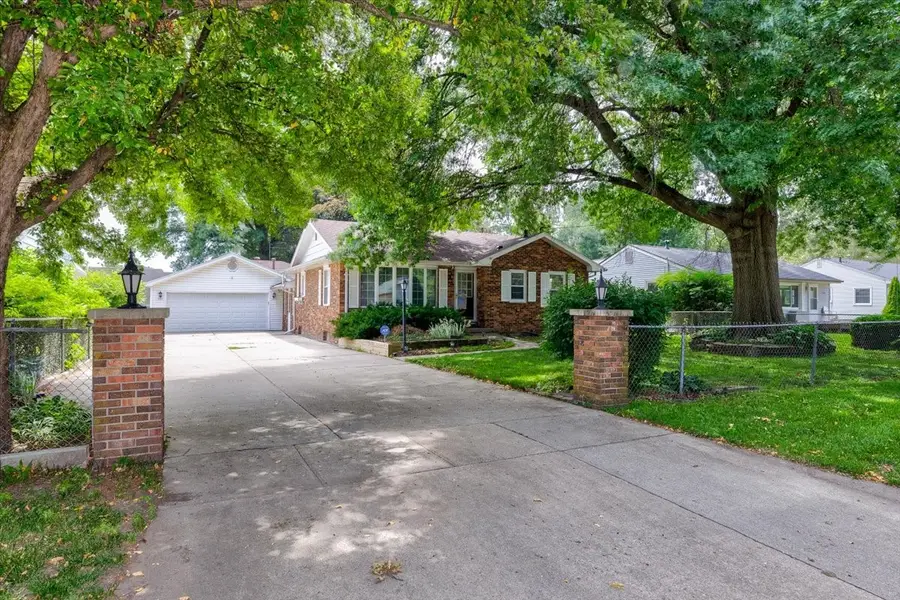 2232 Wakonda View Drive, Des Moines, IA 50321 - #2