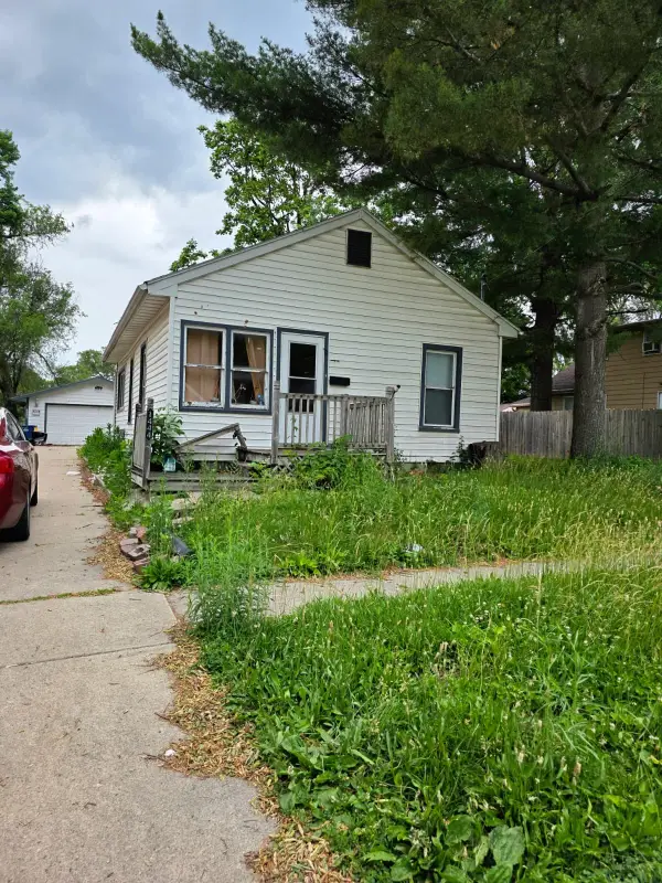 1444 E 22nd Street, Des Moines, IA 50317
