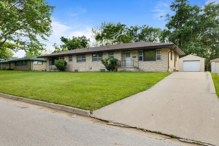 4016 43rd Street, Des Moines, IA 50310 - #2
